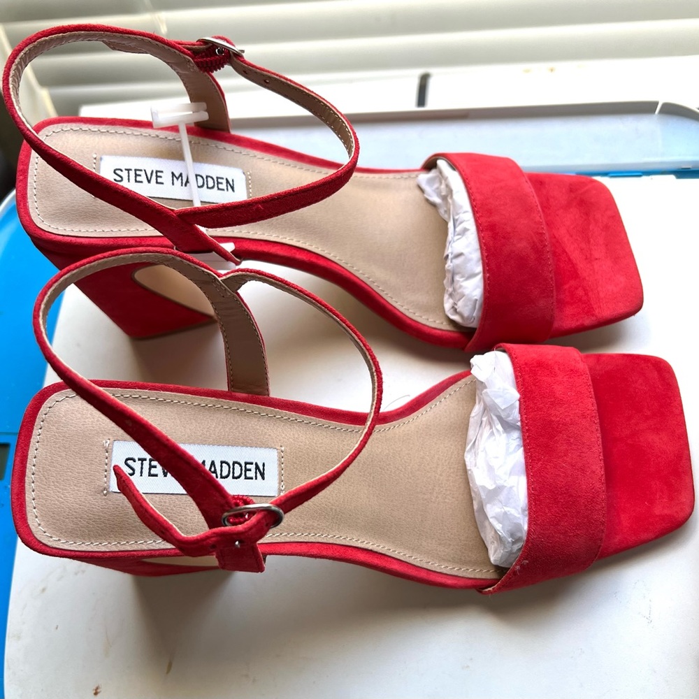 Steve Madden Red Suede Block heel sandal